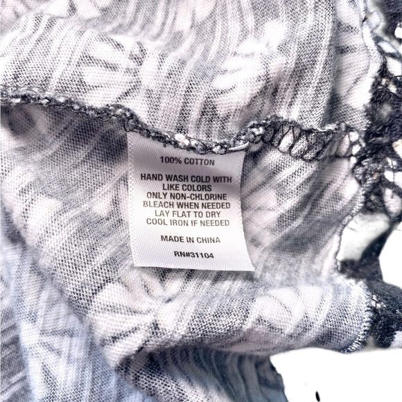 Wonderly Black and White Floral Blouse - Picture 8 of 12